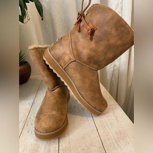 NEW, Sketchers Memory Foam, Warm Winter ❄️ Boots Women size 6